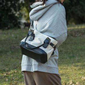 Bolso de Mano de Lona de Algodón Elegante, Duradero y Ecológico, Bolsos Tote para Mujer con Detalles Metálicos y Herrajes para Viaje - Product Image 5