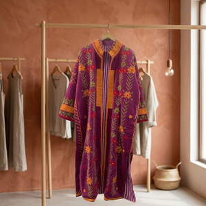 Veste Kimono Longue en Velours Violet Brodé Suzani Fait Main Indien, Motif Floral Orange et Vert Vintage, Vente en Gros - Product Image 5