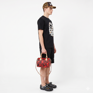 Collezione Streetwear Camouflage Shark: Cappello Trucker in Rete, Borsa Camo Rossa, Sandali Clog Camo - Set Multi-Articolo - Product Image 2