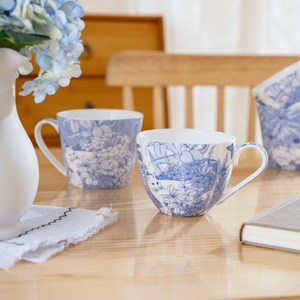 Ensemble de 4 tasses à café en porcelaine fine motif chat bleu et blanc - Cadeau idéal en forme de pétale pastoral - Product Image 1