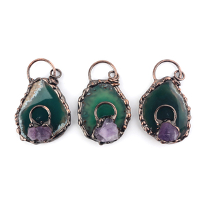 Pendentifs en pierres de cristal naturelles enveloppées à l'ancienne pour femmes, ornements en cristal naturel de guérison en gros - Product Image 2