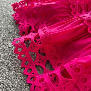 Sommerliches O-Ausschnitt Tunika Freizeitkleid für Damen Ärmelloses Empire-Taille Stickerei Durchbrochenes Spitzenkleid - Product Image 6