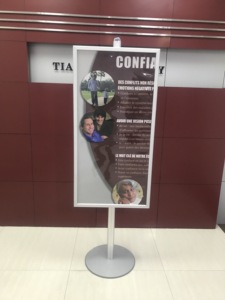 Espositore da Terra per Promozioni in Supermercato, Vassoio in Metallo e Supporto per Poster A4 Bifacciale - Product Image 5