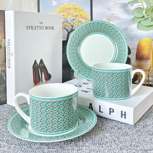 Ensemble de tasses et soucoupes en céramique de luxe nordique vert, best-seller, avec boîte cadeau - Product Image 1