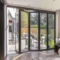 Porte pliante en aluminium sur mesure, configuration multi-volets, divise le grand hall en plusieurs zones fonctionnelles indépendantes