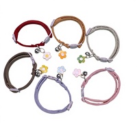 Collier pour chien de couleur unie avec joli clochette et motif floral, en velours côtelé écologique, collier tendance pour petits chiens, vente en gros