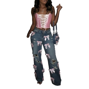 Vaqueros de mujer a la moda con lazo, lavados y rotos, explosión de verano - Product Image 1