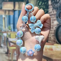 Chaîne de perles colorées en forme de cœur avec nœud - Accessoire mignon et tendance pour sacs de filles, coques de téléphone, etc.