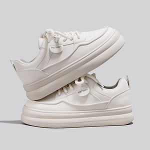 Chaussures blanches polyvalentes à bout rond - Chaussures pour enfants, un style très vendu avec semelles épaisses, adaptées pour l'école et les tenues décontractées. - Product Image 1