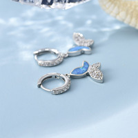 Boucles d'oreilles pendantes sirène enchantée en opale – Opale de feu bleue et design avec accents de zircone cubique |   Bijoux Océaniques Fantaisistes Cadeaux en Gros