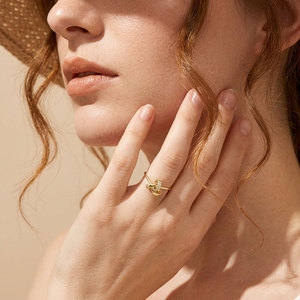 Anillo de la serie Nudo Entrelazado de Hong Kong Fine Jewelry Wholesaler, en oro amarillo macizo de 18 quilates con diamante natural auténtico, para mujer, ideal para regalo. - Product Image 3