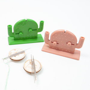 Enfile-aiguille automatique en plastique pour bureau, enfile-aiguille à double trou, outil d'insertion pour travaux d'aiguille, quilting, artisanat, couture DIY - Product Image 6