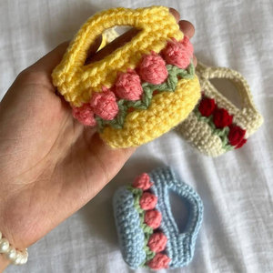 Sac panier à fleurs en crochet fait main, mini design floral, artisanat en fil, cadeau décoratif, étui à écouteurs mignon en coton fait main au crochet - Product Image 3