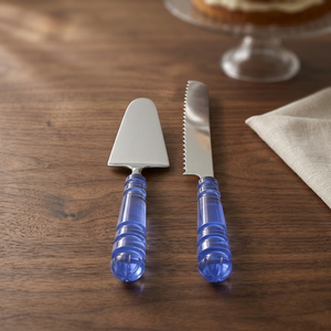 Juego de espátula y cuchillo para servir pasteles de acero inoxidable con mangos de plástico azul y acabado cepillado. Elegante juego de cuchillo y espátula para servir pasteles. - Product Image 1