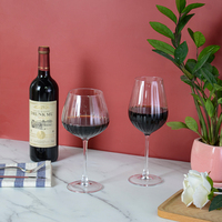 Verres en gros : Flûtes à champagne et gobelets de luxe à bord doré et lignes verticales pour hôtels, mariages et événements – Marketing US