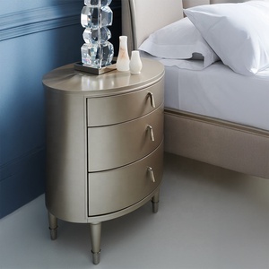 Table de chevet moderne en bois massif à 3 tiroirs Table de chevet de beauté Accents dorés Commodes pour le rangement de la chambre à coucher - Product Image 3