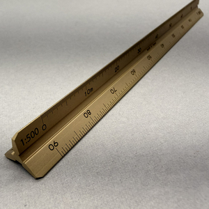 Regla Triangular Arquitectónica de Latón Grabada con Láser de Alta Confiabilidad con Ángulo - Product Image 1
