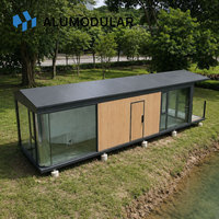 Maison préfabriquée à un étage, structure en aluminium, maison modulaire, fondation, balcon, garde-corps en verre, maison de villégiature préfabriquée