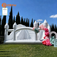 Château gonflable Ceyu blanc avec toboggan large et tour en forme de cloche pour événements extérieurs