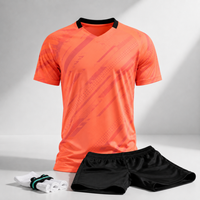 Ensemble d'uniformes de football personnalisés en gros, couleur corail orange et noir, maillot, short, chaussettes, kit de football personnalisé, 100% polyester