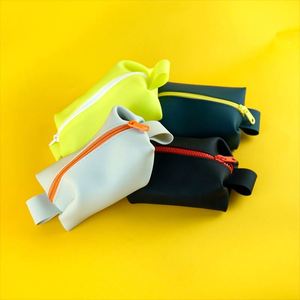 Grande trousse de maquillage pour femme en silicone, résistante à l'eau, avec poignée souple, motif bonbons, pour voyage, fermeture éclair - Product Image 2