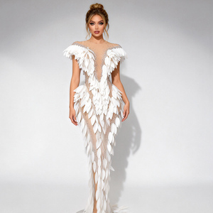 Vestido <span class=keywords><strong>de</strong></span> Lujo Blanco con Apliques <span class=keywords><strong>de</strong></span> Hojas 3D - Vestido Estructurado Estilo Diosa para Concurso, Alfombra Roja, Boda y Actuaciones <span class=keywords><strong>de</strong></span> Celebridades - Product Image 1