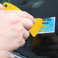 Outil de pose triangulaire jaune en plastique, directement de l'usine, pour l'installation de film teinté et de vinyle sur vitres de voiture