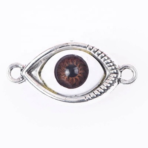 Vente en gros de breloques sabots en métal personnalisées en stock yeux du diable breloques de chaussures bing en métal de créateur pour la décoration de chaussettes - Product Image 6