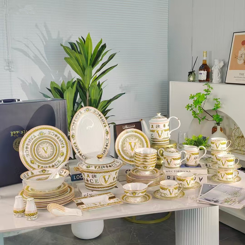 Juego de 58 piezas dorado.