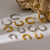 Boucles d'oreilles clous en acier titane haut de gamme pour femme, plaquées or 18 carats, motif martelé, en acier inoxydable en forme de C