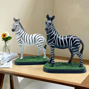 Grande sculpture de zèbre colorée pour extérieur, idéale pour parcs, zones scéniques, centres commerciaux, hôtels, jardins d'enfants et bureaux de vente. - Product Image 1