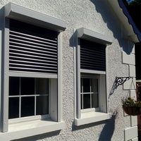 Volets verticaux carrés de style européen au design moderne, composants en verre, profilés en alliage d'aluminium, fonctionnement électrique, garantie 3 ans