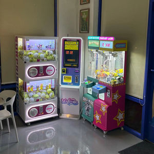 آلة مخلب صغيرة بيضاء مع متقبل فاتورة وصندوق جائزة مخصصة فريدة ومختلفة رافعة آلة بيع مداخل - Product Image 3