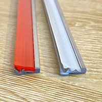 Lèvre d'essuie-glace en caoutchouc rouge de haute qualité et durable pour système d'opération télescopique de capot de machines-outils CNC