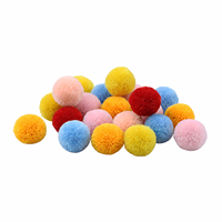 Pompons en laine personnalisés couleur Pantone faits à la main, moelleux, pour loisirs créatifs, fabrication de bijoux, guirlandes - Vente en gros directe usine