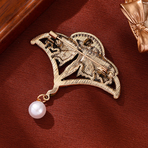 Broche Retro de Hada con Alas y Flores, Esmalte de Alta Gama, Elegante Accesorio para Abrigo, a la Moda - Product Image 3