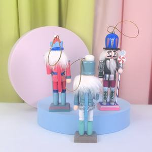 <span class=keywords><strong>Casse</strong></span>-noisettes en bois coloré de petite taille (13 cm) en gros pour décorations de Noël - Product Image 3