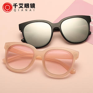 Gafas de Sol Unisex Qianai Ovaladas con Protección UV400, Montura de PC y Lentes de Acetato Tipo 3 para Hombre y Mujer - Product Image 2