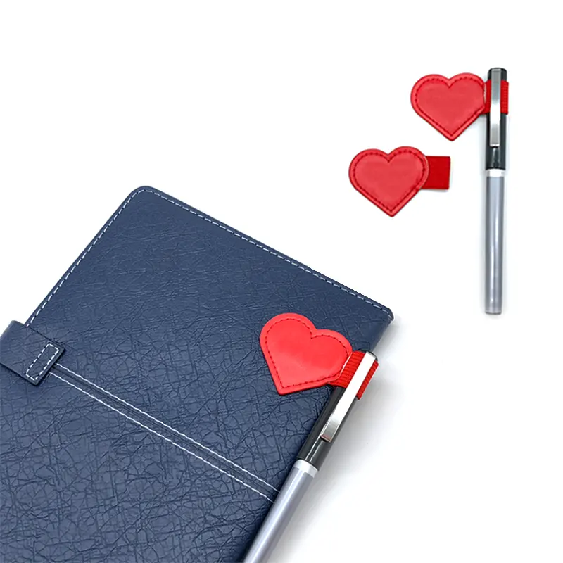 Бесплатные образцы, лидер продаж, самоклеящийся держатель для ручки для ноутбука с логотипом в форме сердца, держатель ручки из искусственной кожи