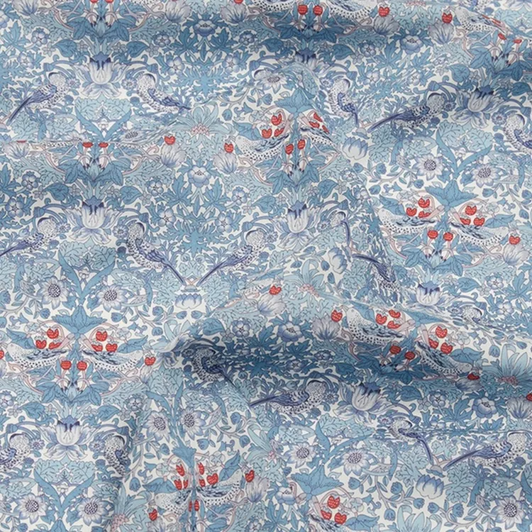 Tissu floral en coton très délicat