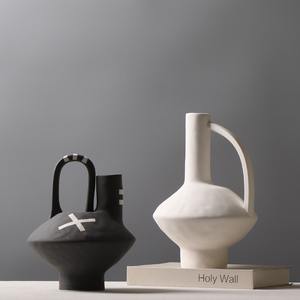 Vase de table moderne, design unique, décoration intérieure, vase à fleurs en céramique terre cuite, décoration intérieure unique - Product Image 1