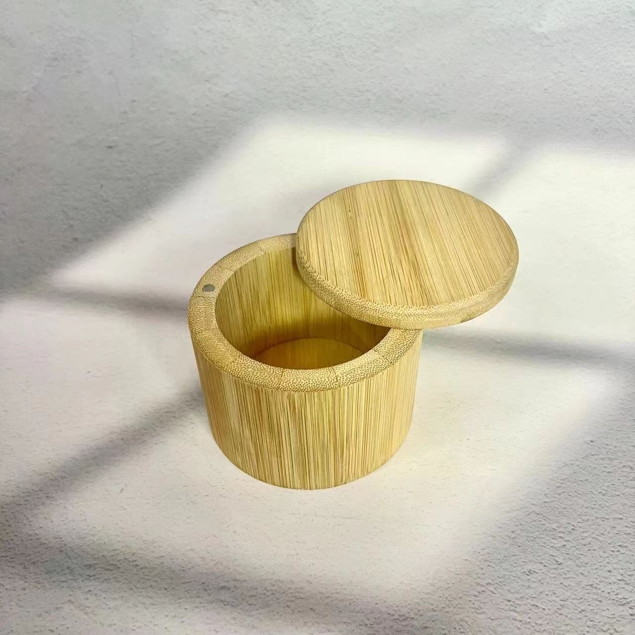 Salt box without spoon