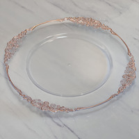 Assiette de chargeur blanc noir or bord rose fête de mariage dîner de restaurant assiettes de chargeur en plastique royal antique pour événements