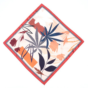 Pañuelo de cuello cuadrado pequeño de poliéster satinado con tacto de seda, estilo bandana floral étnica, con dobladillo a máquina, a la moda - Product Image 2