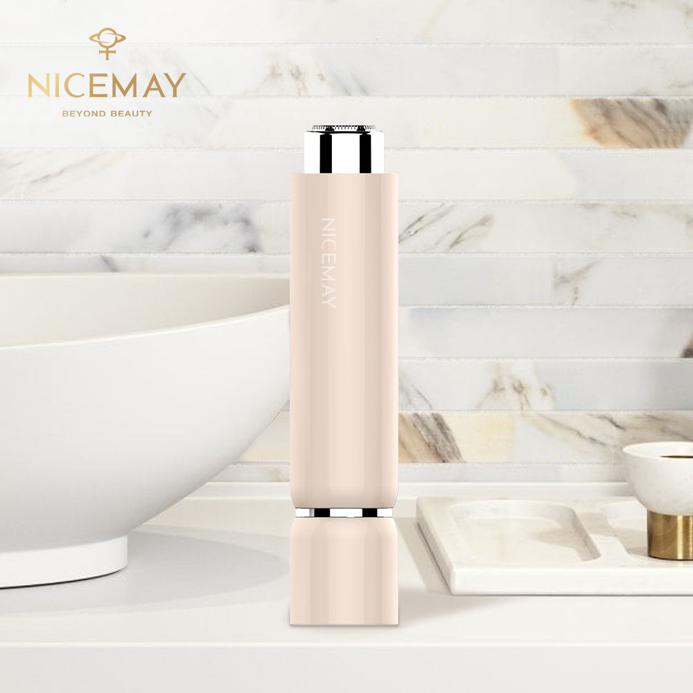 สีนู้ดและสีเงิน