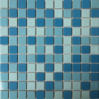 Carreaux de mosaïque en céramique moderne bleu brillant mer Carreaux muraux carrés antidérapants Surface en verre poli pour murs intérieurs pour la natation