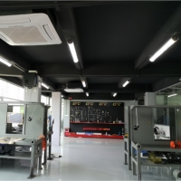 Luminaire LED Tri-Proof IP67 Anti-UV, luminaire tubulaire linéaire pour garage de réparation automobile