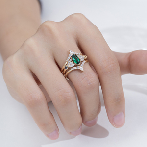 Juego de Anillos Apilables de 3 Piezas MSR-2024 Messi Jewelry, Anillo de Boda con Esmeralda Sintética Marquise de 14k y Diamantes Blancos - Product Image 4