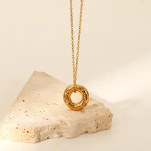 Europa Ins 18K Vergulde Rvs Ketting Zirkoon Holle Cirkel Donut Hanger Ketting Voor Vrouwen Sieraden