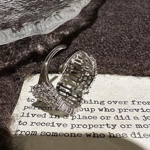 Bague en argent pur S925 avec incrustation de diamants creux, design simple, élégant, tempérament antique, style rétro tendance - Product Image 4